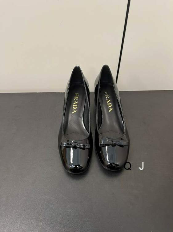 Picture of Prada Shoes _SKUPradasz35-40XJ090119246